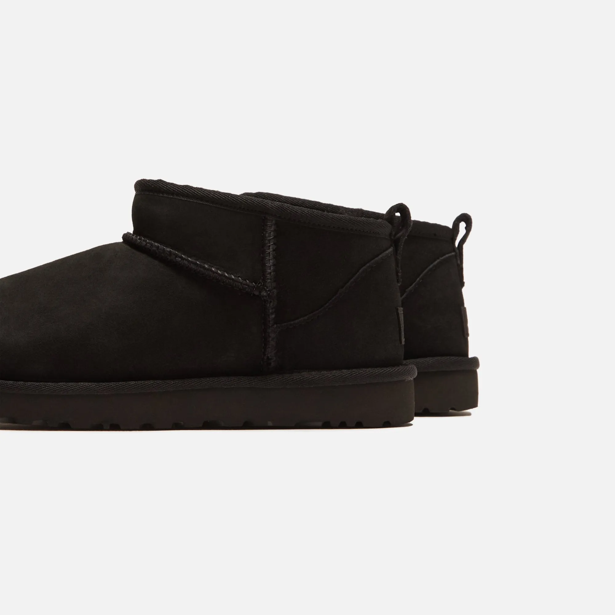 UGG WMNS Classic Ultra Mini - Black Hiking Style