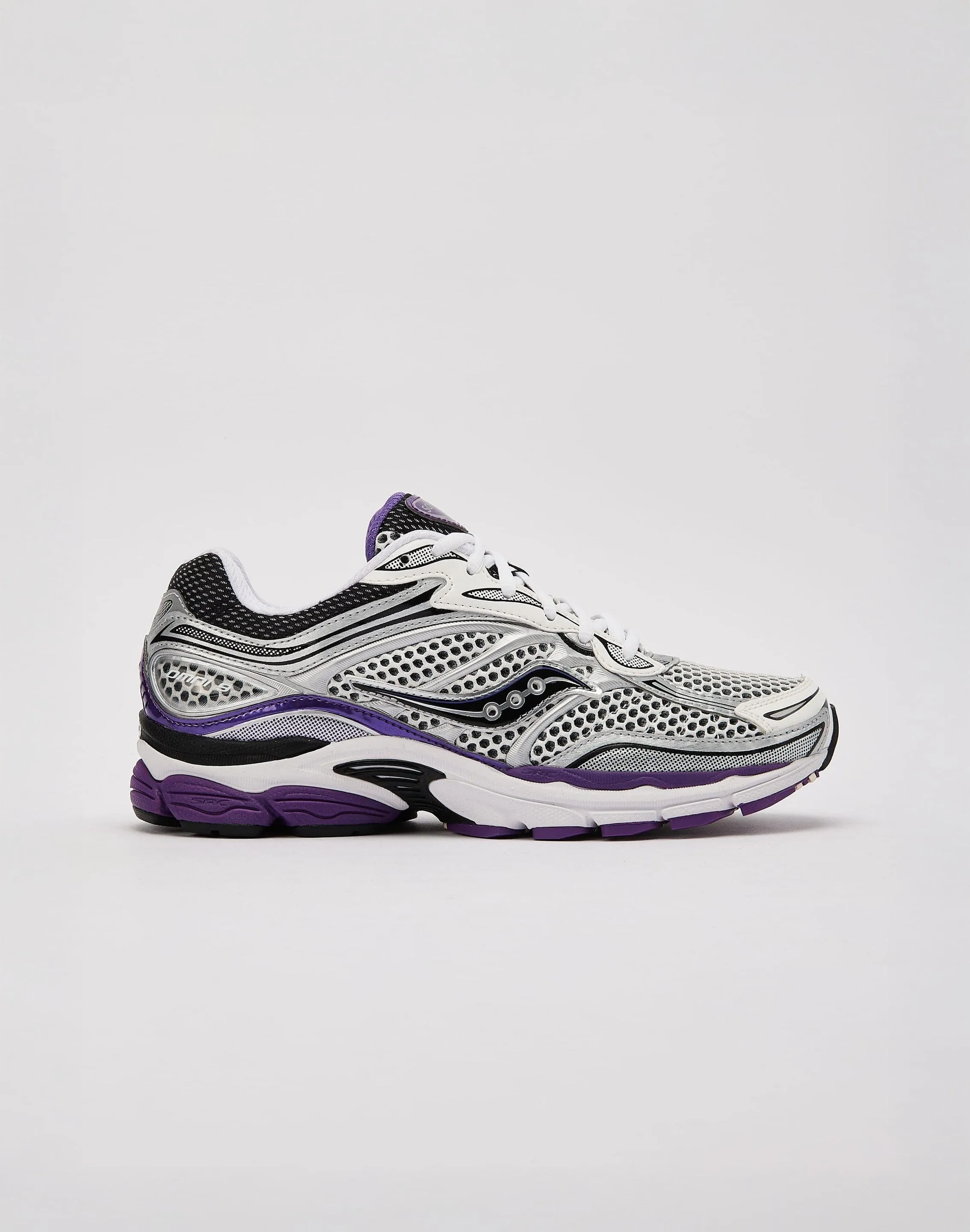 trendy running wear Saucony ProGrid Omni 9