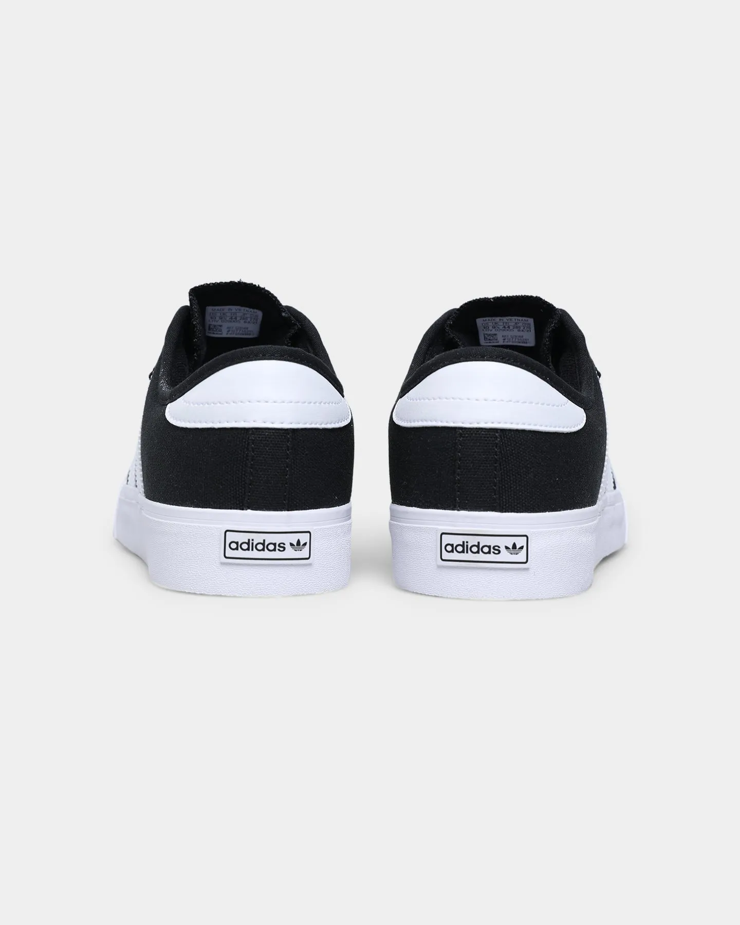 Red Glow Adidas Seeley XT Core Black/Cloud White/Cloud White