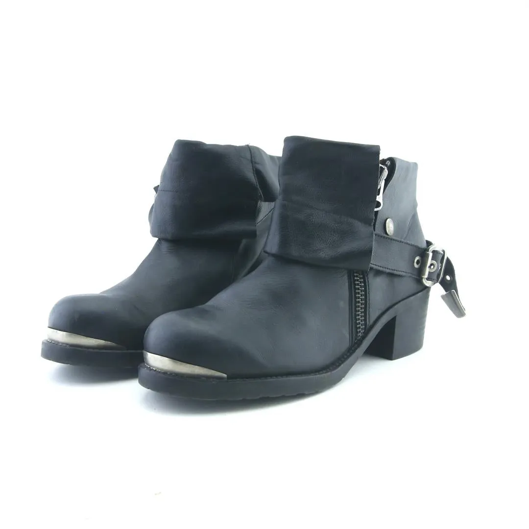 SIXTYSEVEN . Everyday Mood Outdoor Work