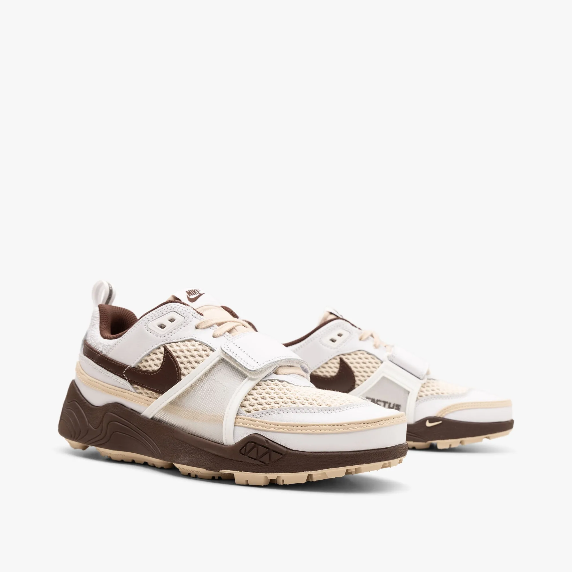 Sport Casual Platform Sole Nike x Travis Scott Zoom Field Jaxx / White / Light Chocolate - White