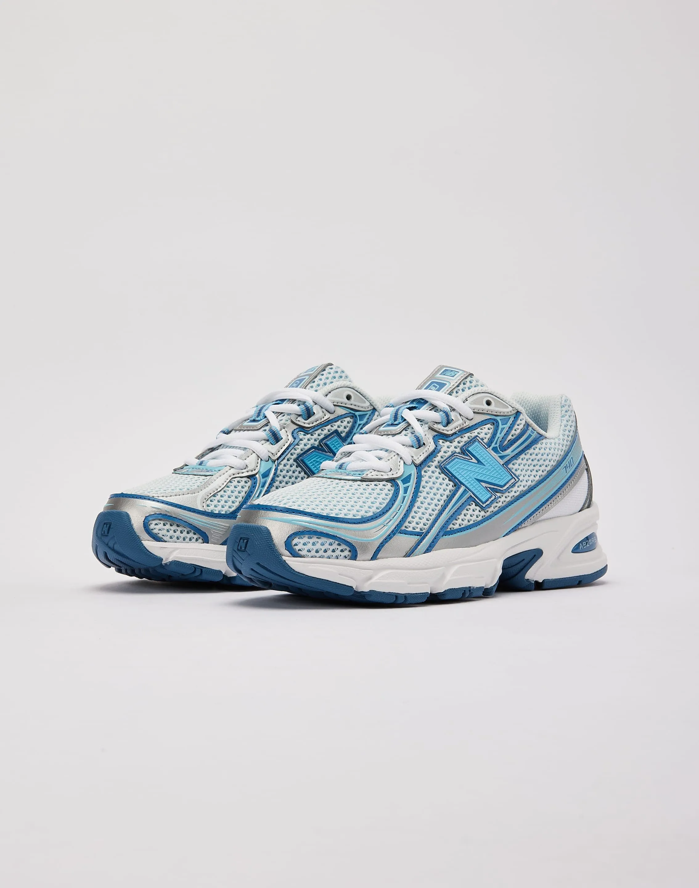 straight - away track running shoes self - improvement New Balance 740