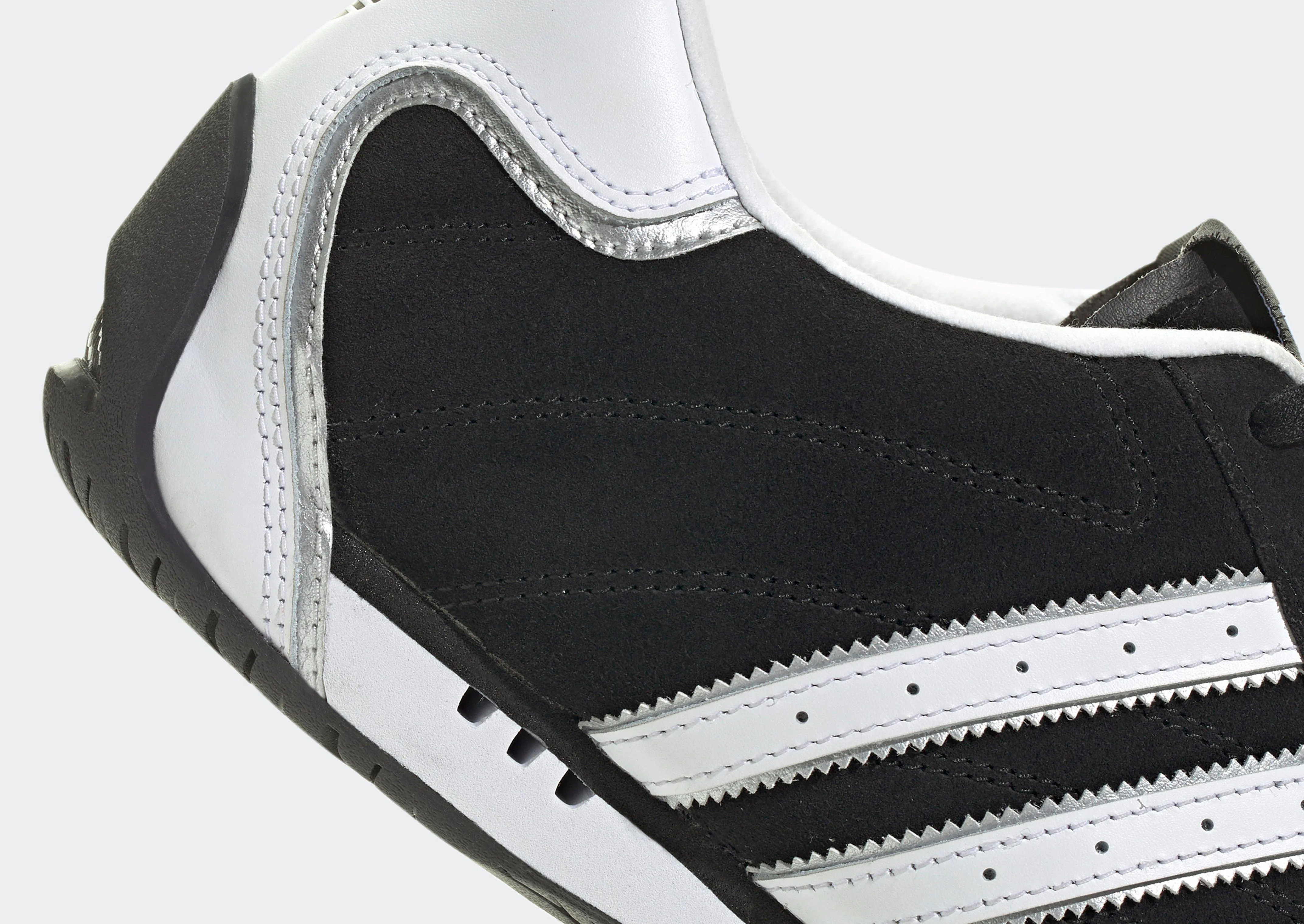 Fashionable color scheme Sand Stroll Adi Racer Lo