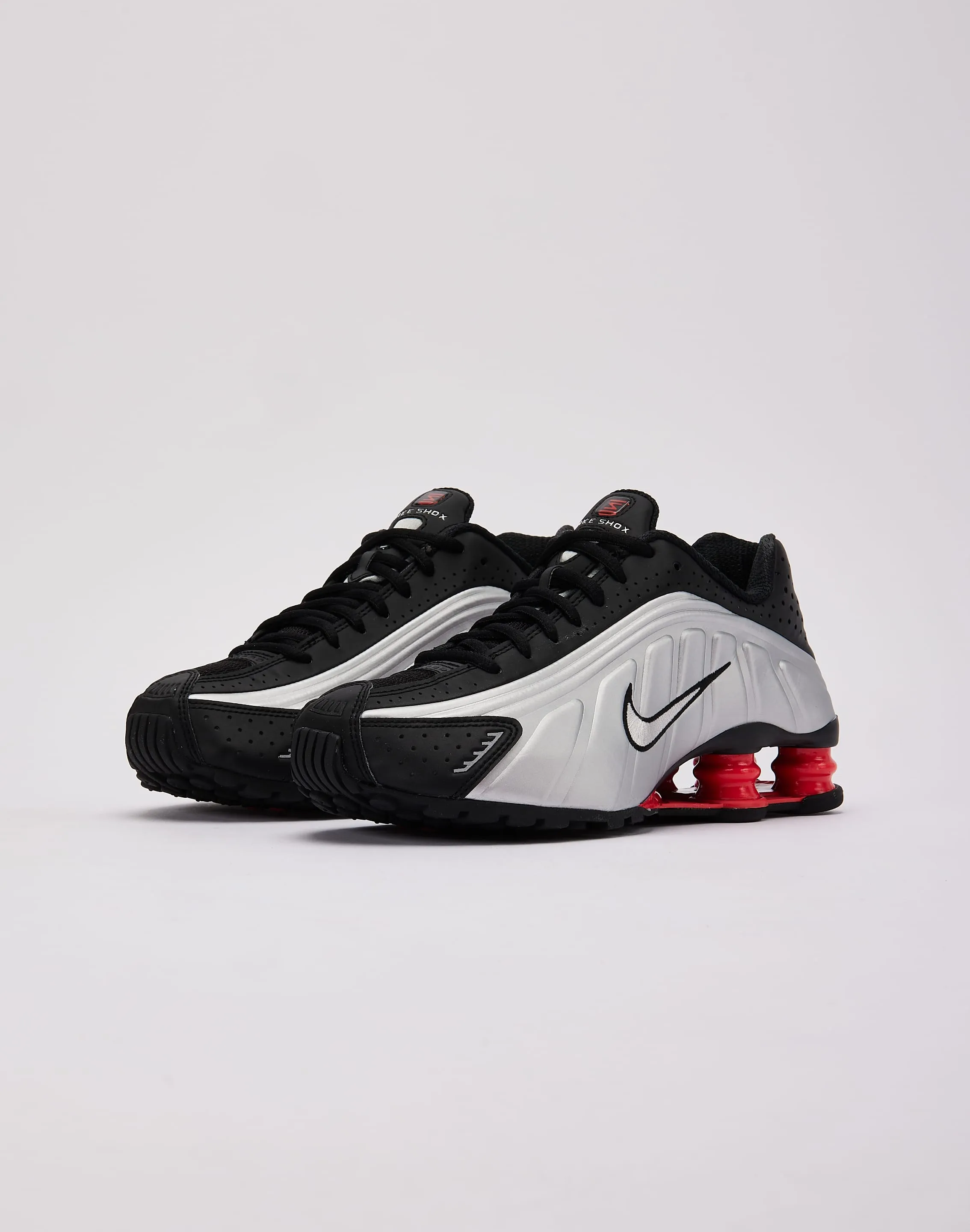 Nike Shox R4 unstable - surface shoes style - statement