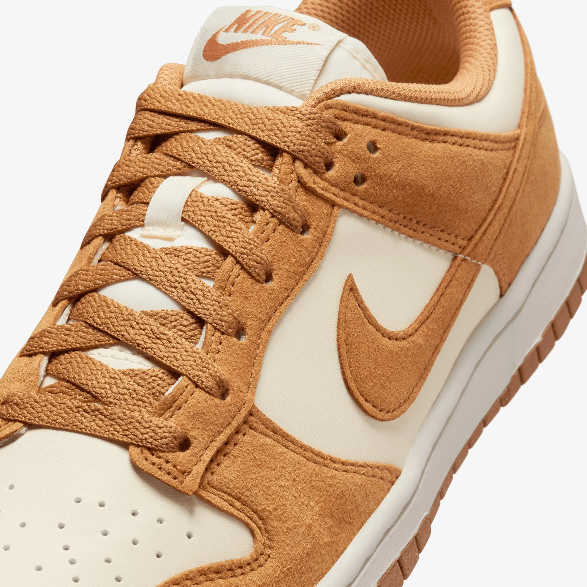 Outdoor Vibes Shock Edge NIKE | DUNK LOW { COCONUT MILK/FLAX-SAIL
