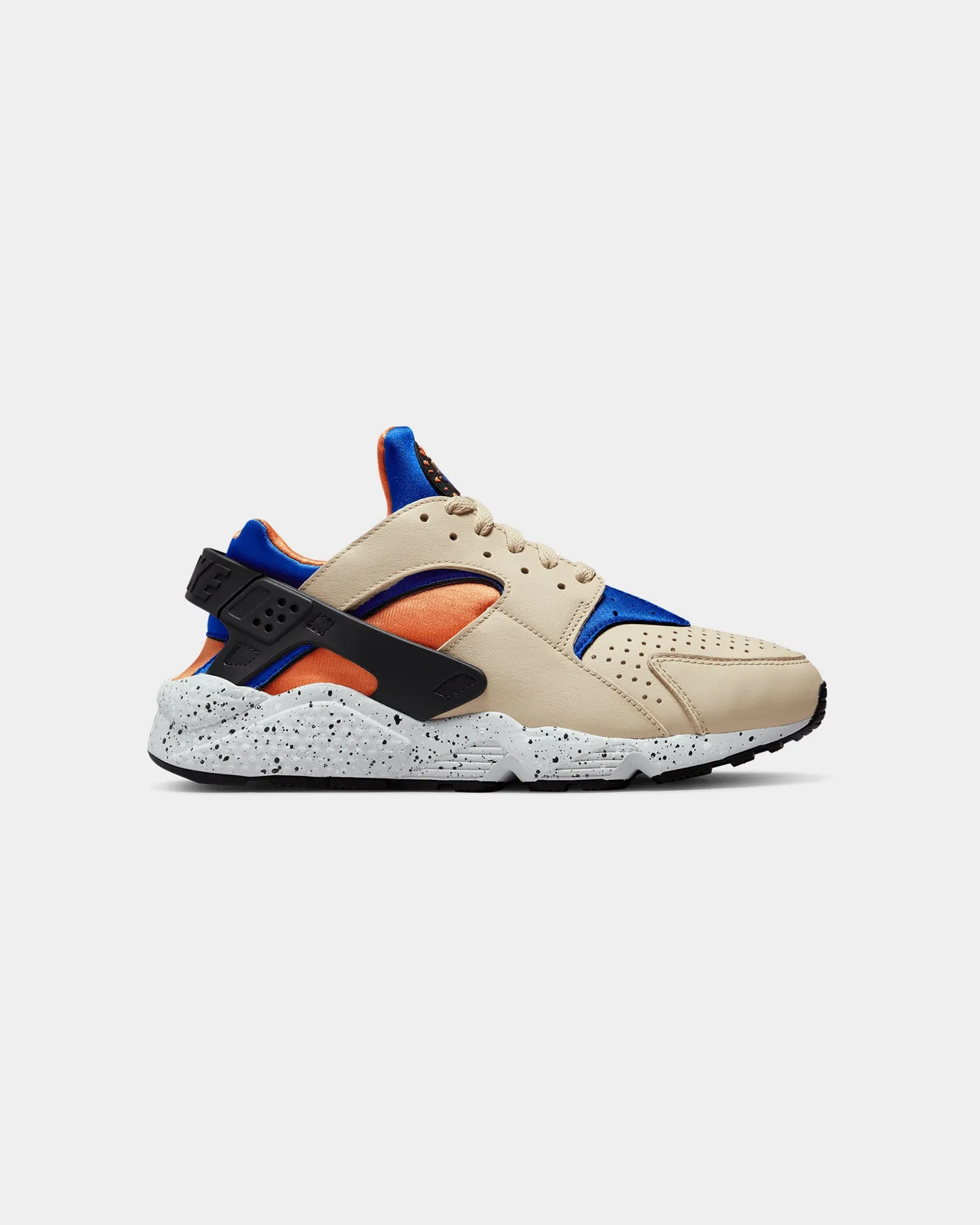 Nike Air Huarache Rattan/Hyper Royal/Bright Mandarin group walk