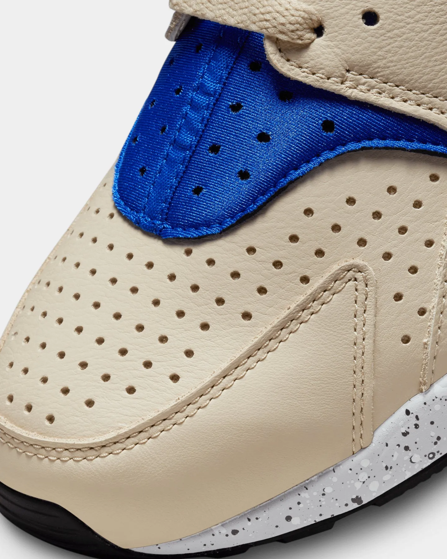 Nike Air Huarache Rattan/Hyper Royal/Bright Mandarin All Day Road Trip Ring Walk