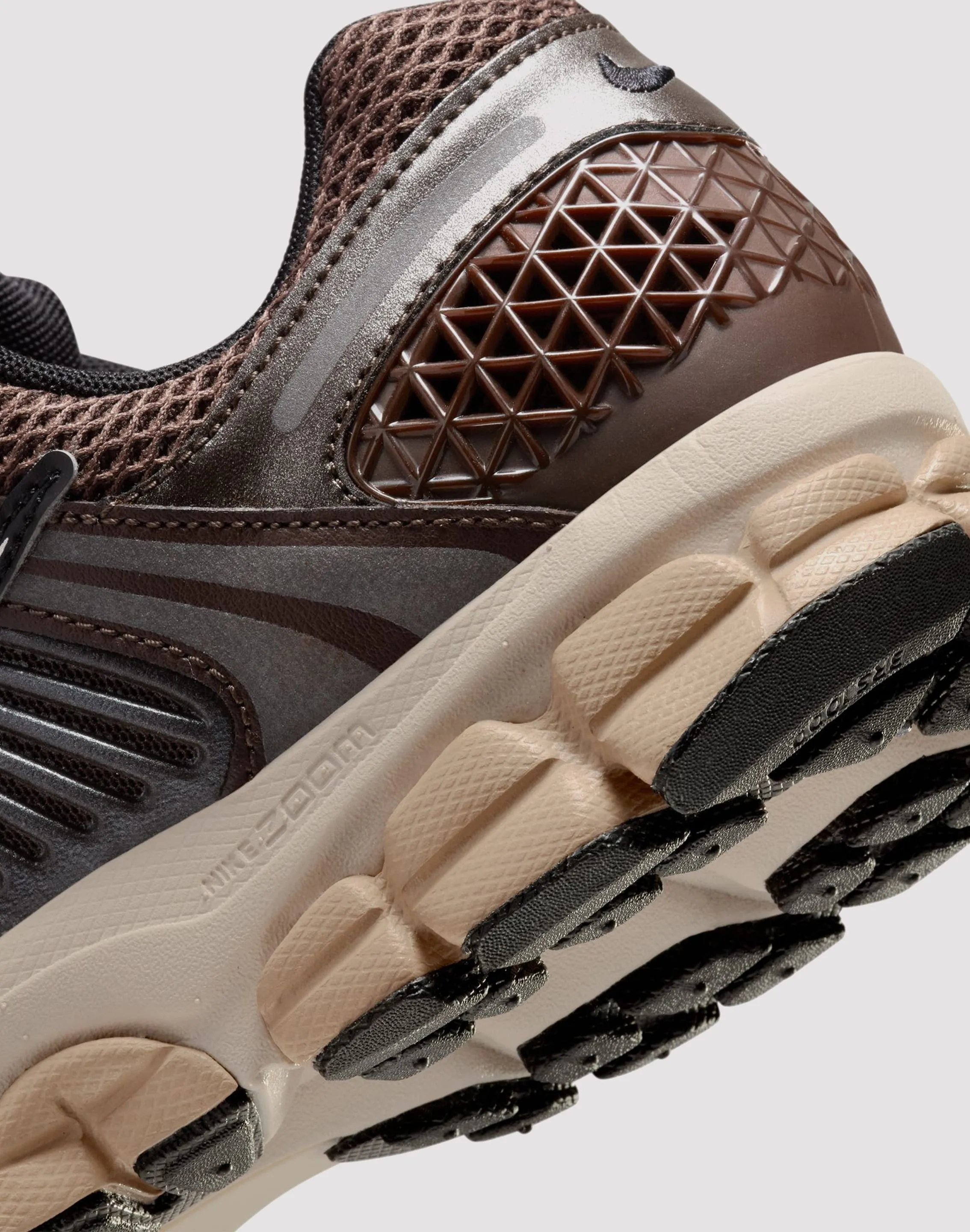 endurance training footwear Nike Zoom Vomero 5 "Baroque Brown/Chrome/Lt Orewood Brn/Hemp"