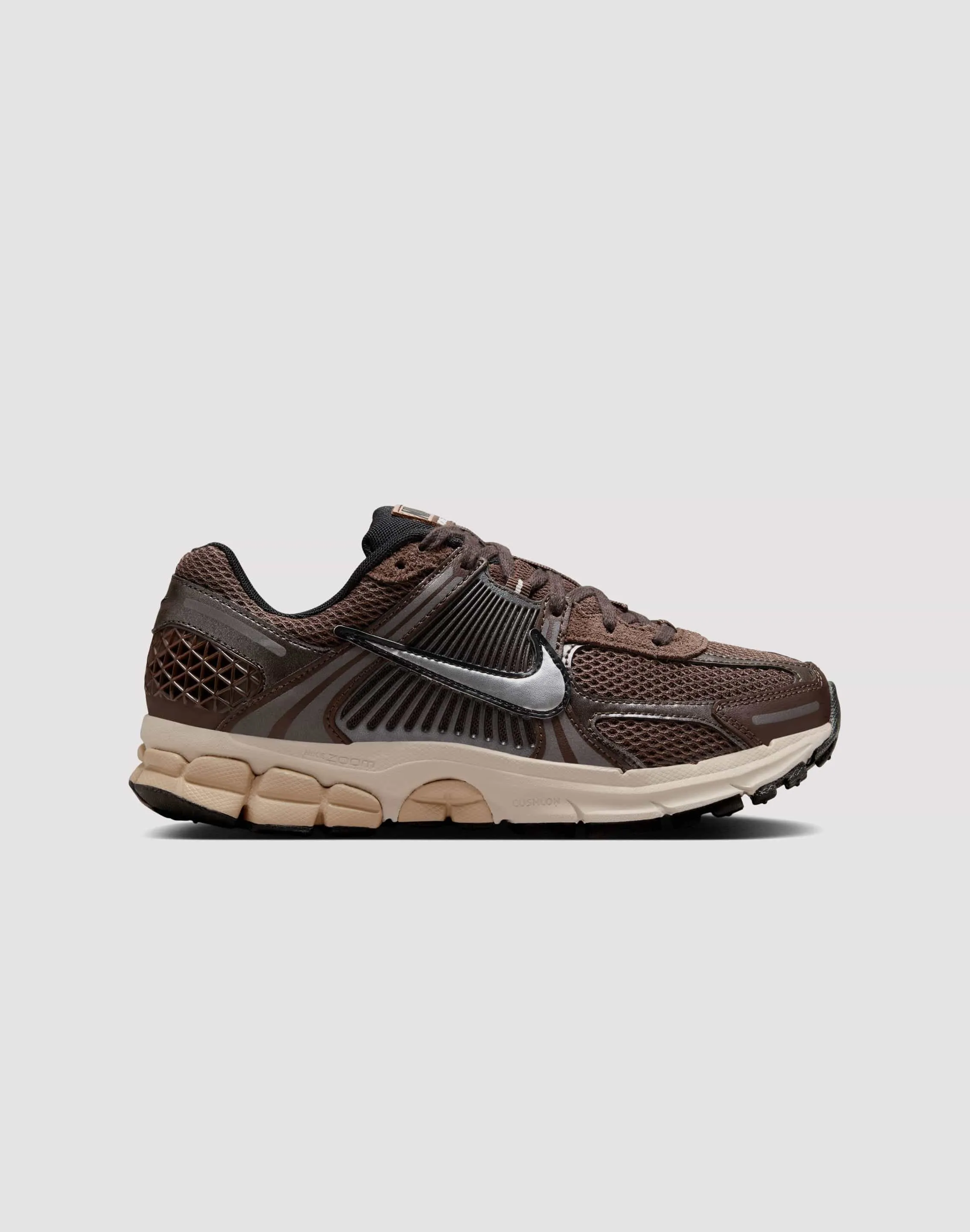 Nike Zoom Vomero 5 "Baroque Brown/Chrome/Lt Orewood Brn/Hemp" Supportive Heel running shoes with removable insoles
