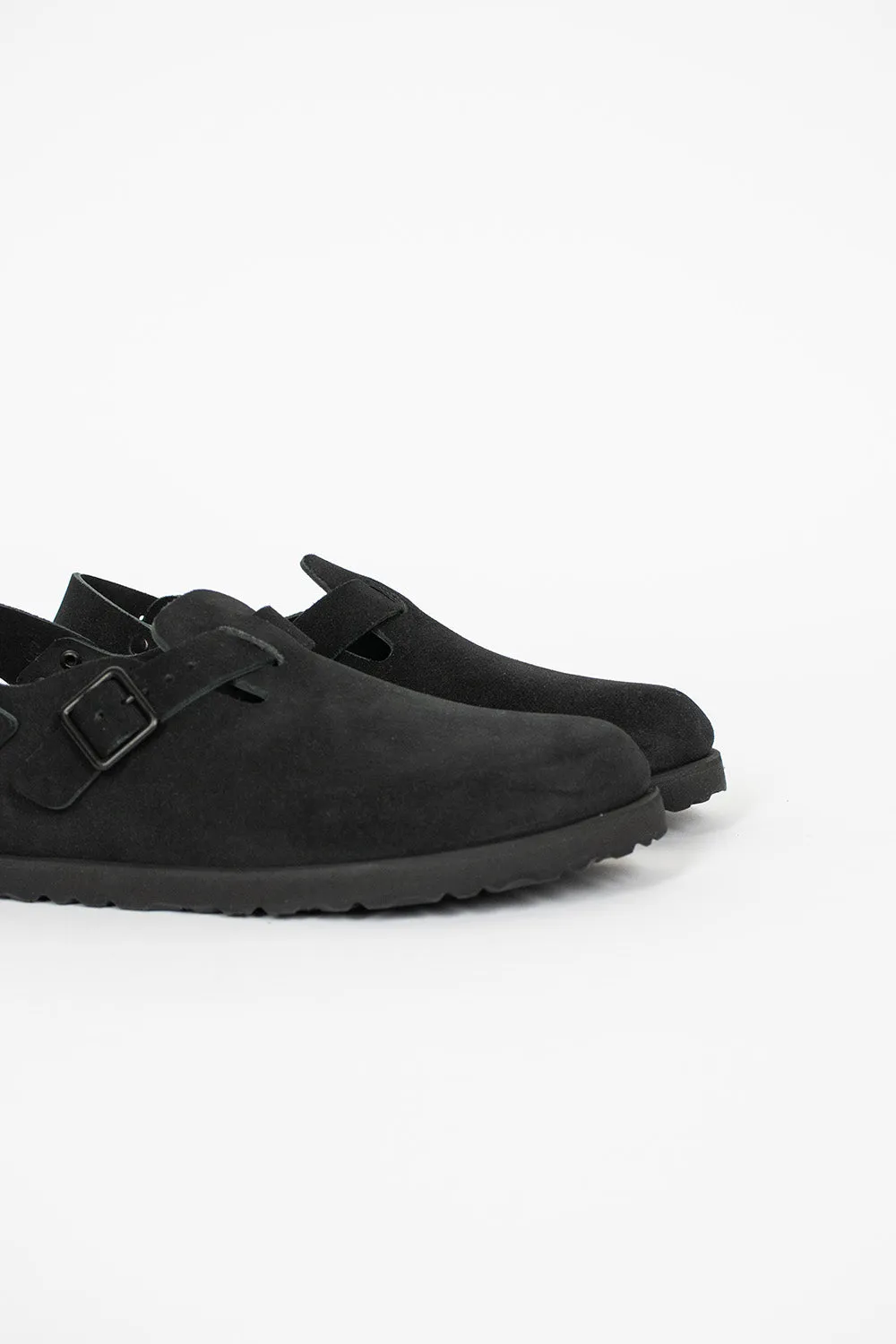 Tokio Suede Clog Black material Match Fit