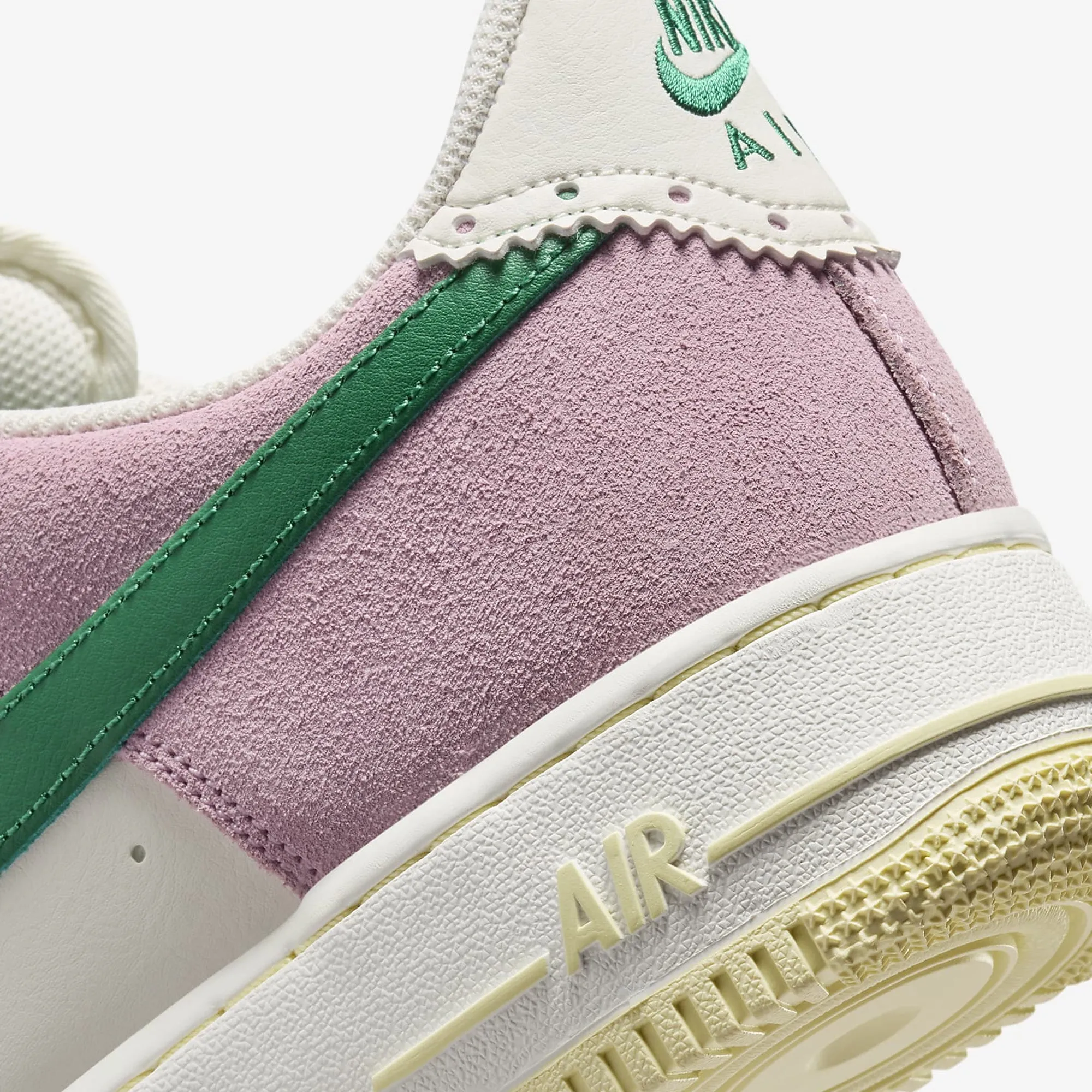 Nike | AIR FORCE 1 '07 LV8 { SAIL/MALACHITE-MED SOFT PINK-ALABASTER Comfortable Back Street cushioning