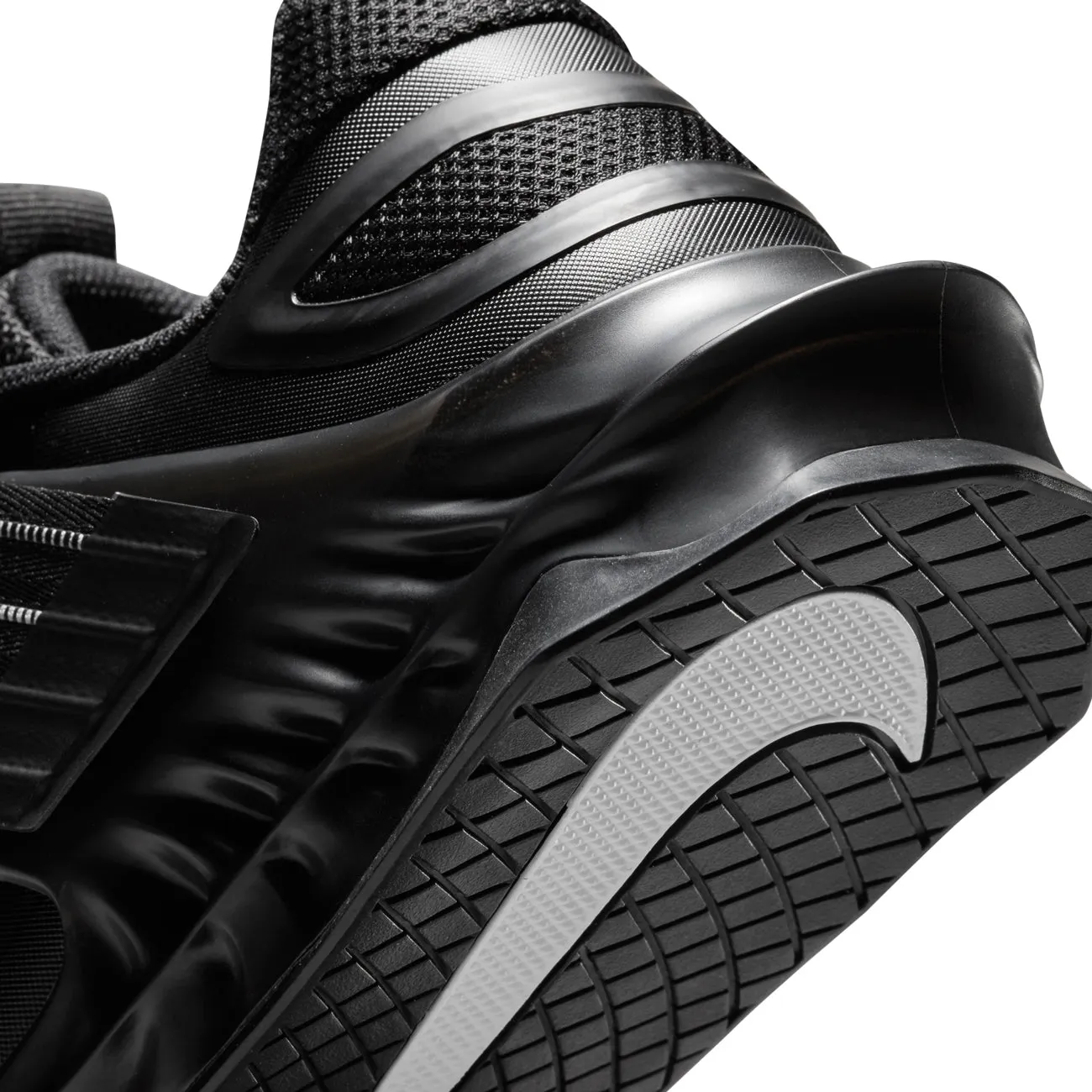 Nike Savaleos Walk Lifestyle Shock Dispersing Tech