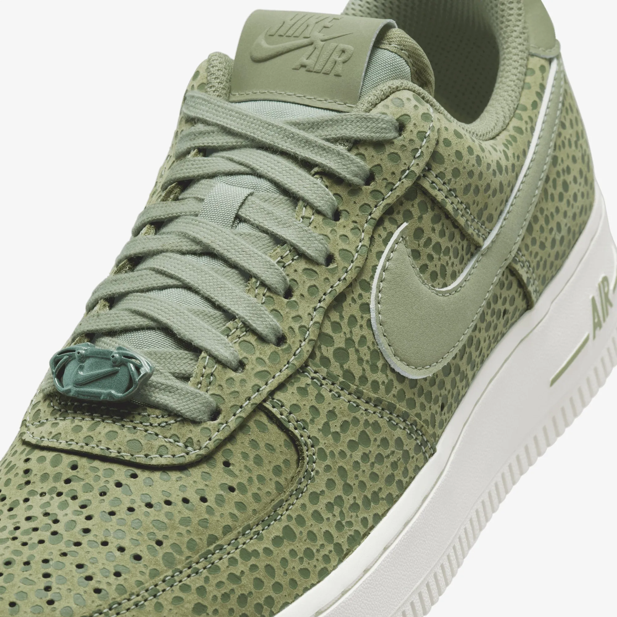 Nike | AIR FORCE 1 '07 PREMIUM { SESAME/OIL GREEN-LIGHT BONE Hyperflex Outsole
