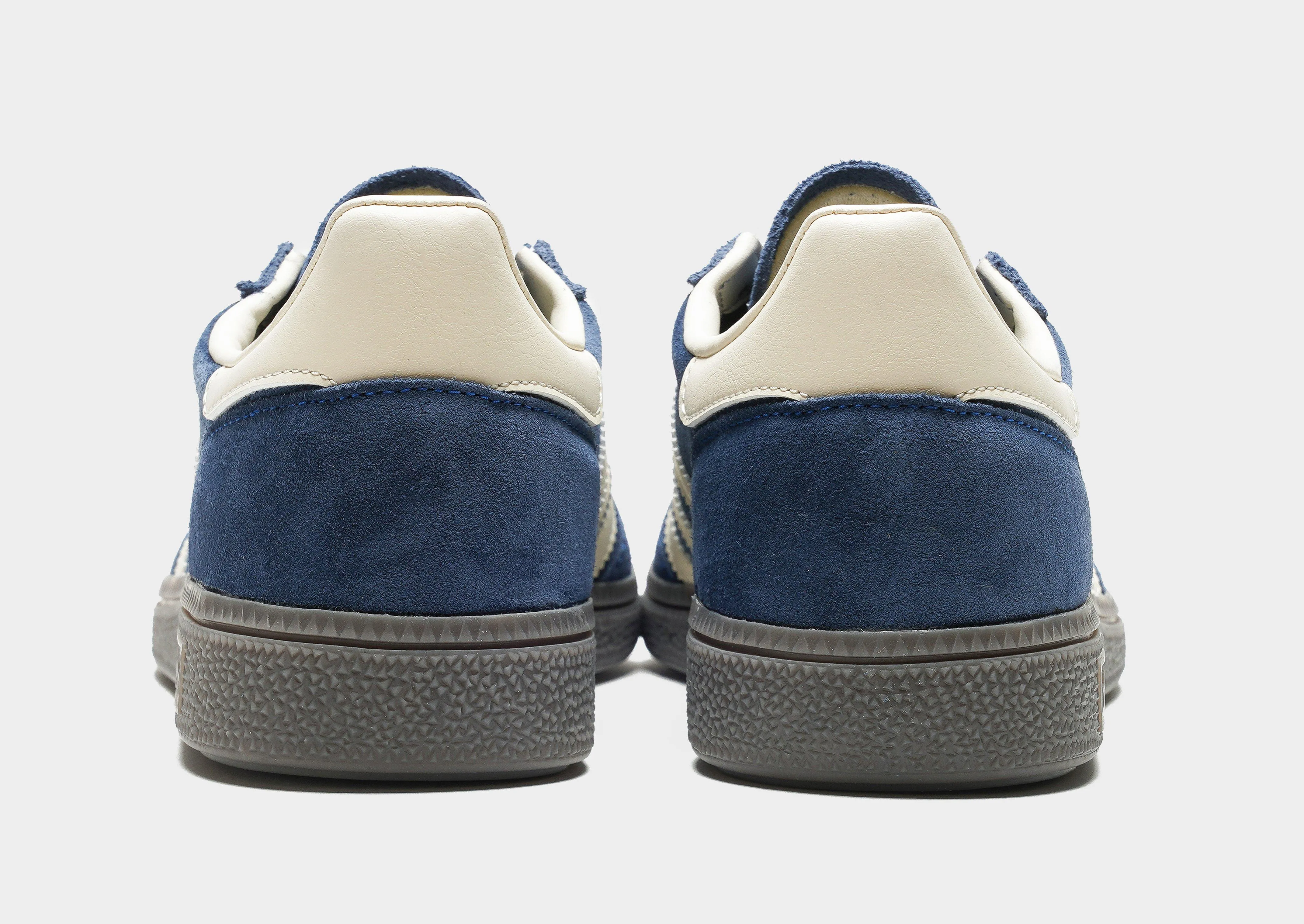 Handball Spezial Daily Moves Creek Hike