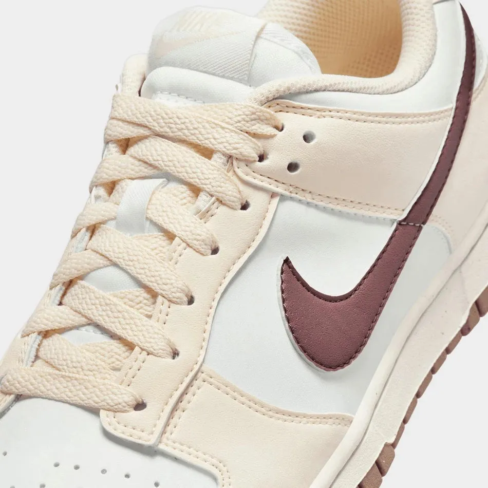 Dunk Women Low (Oatmeal/Copper) Free Motion