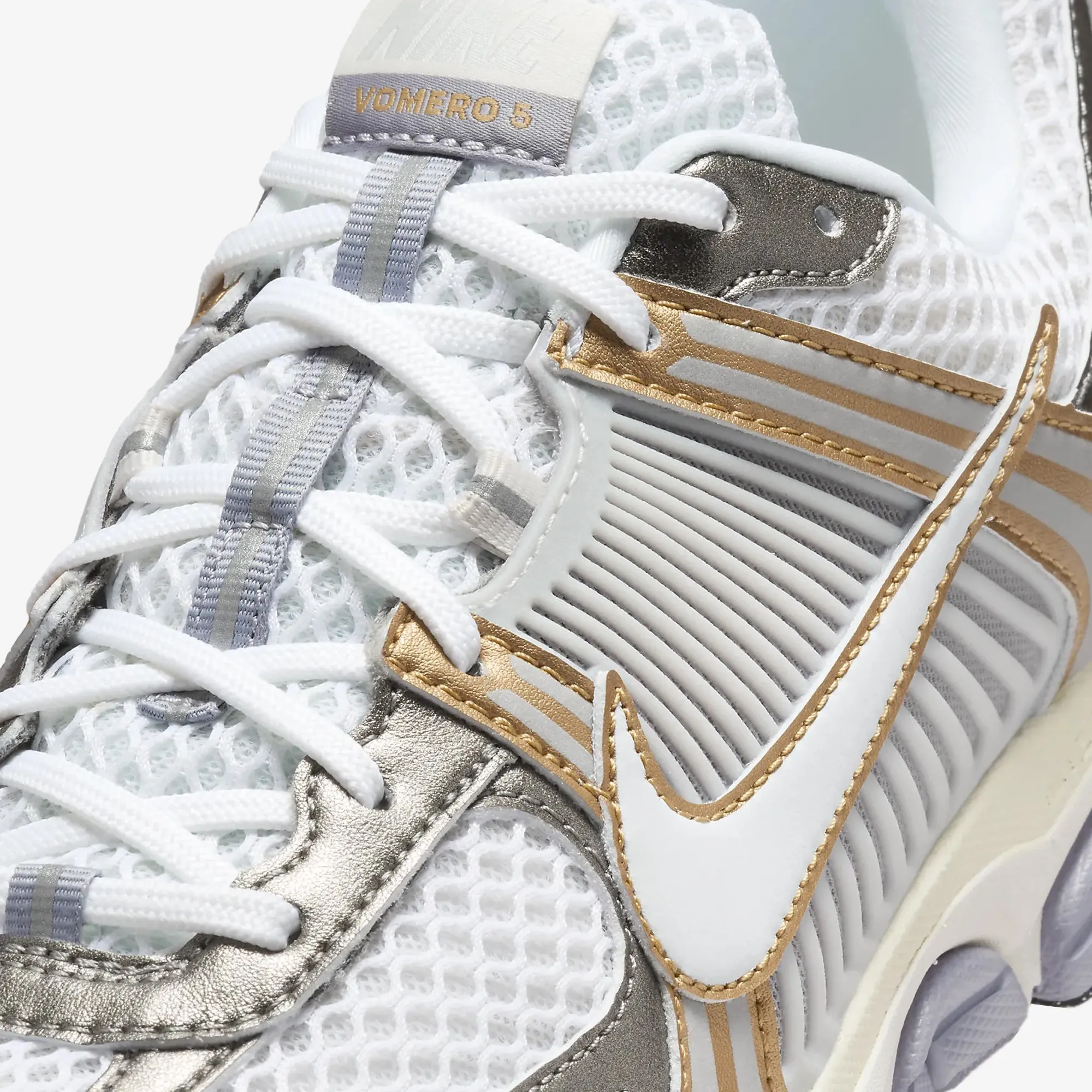 Smart Fit NIKE | ZOOM VOMERO 5 { PLATINUM TINT/WHITE-MTLC PEWTER