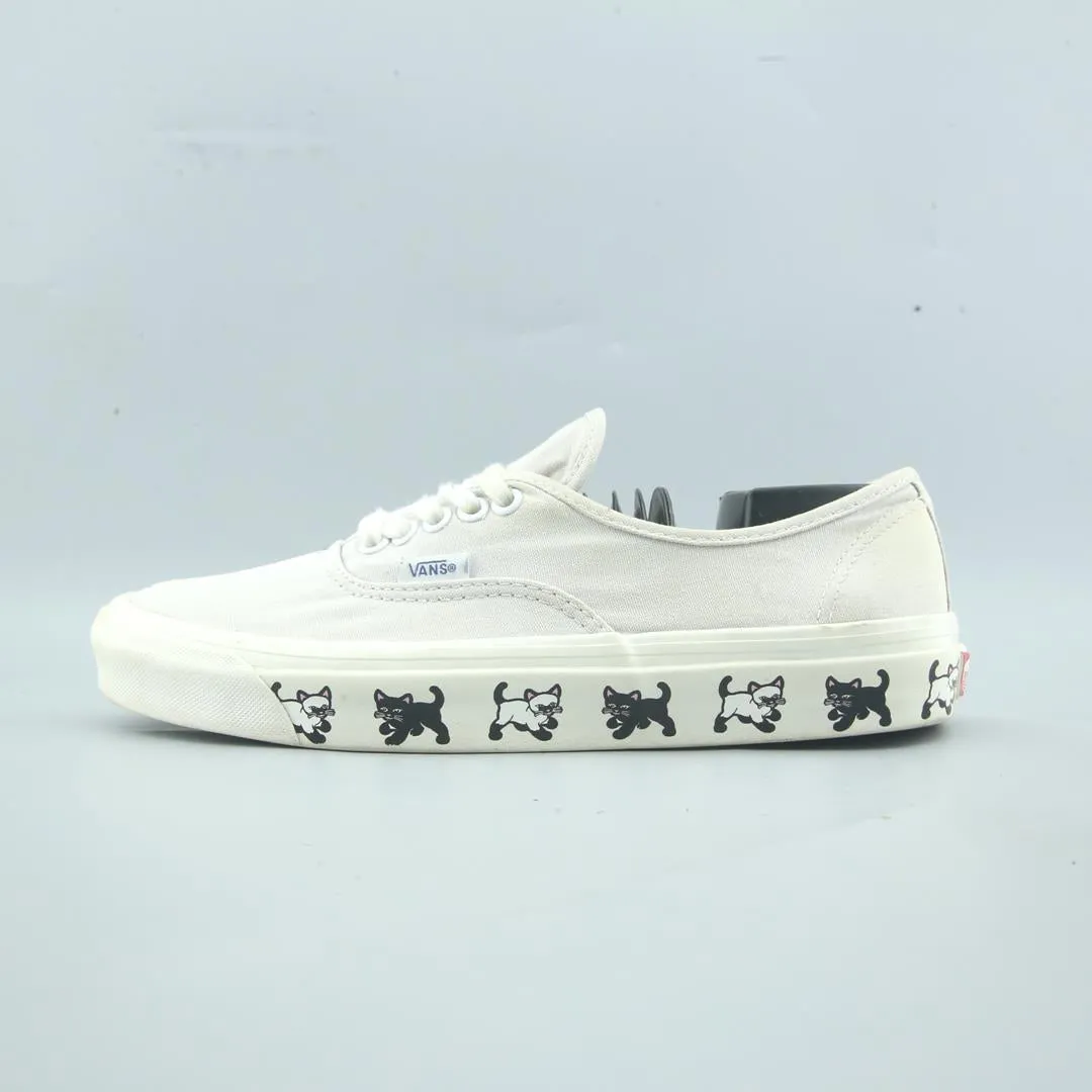 VANS AUTHENTIC Planet Step Road Fit