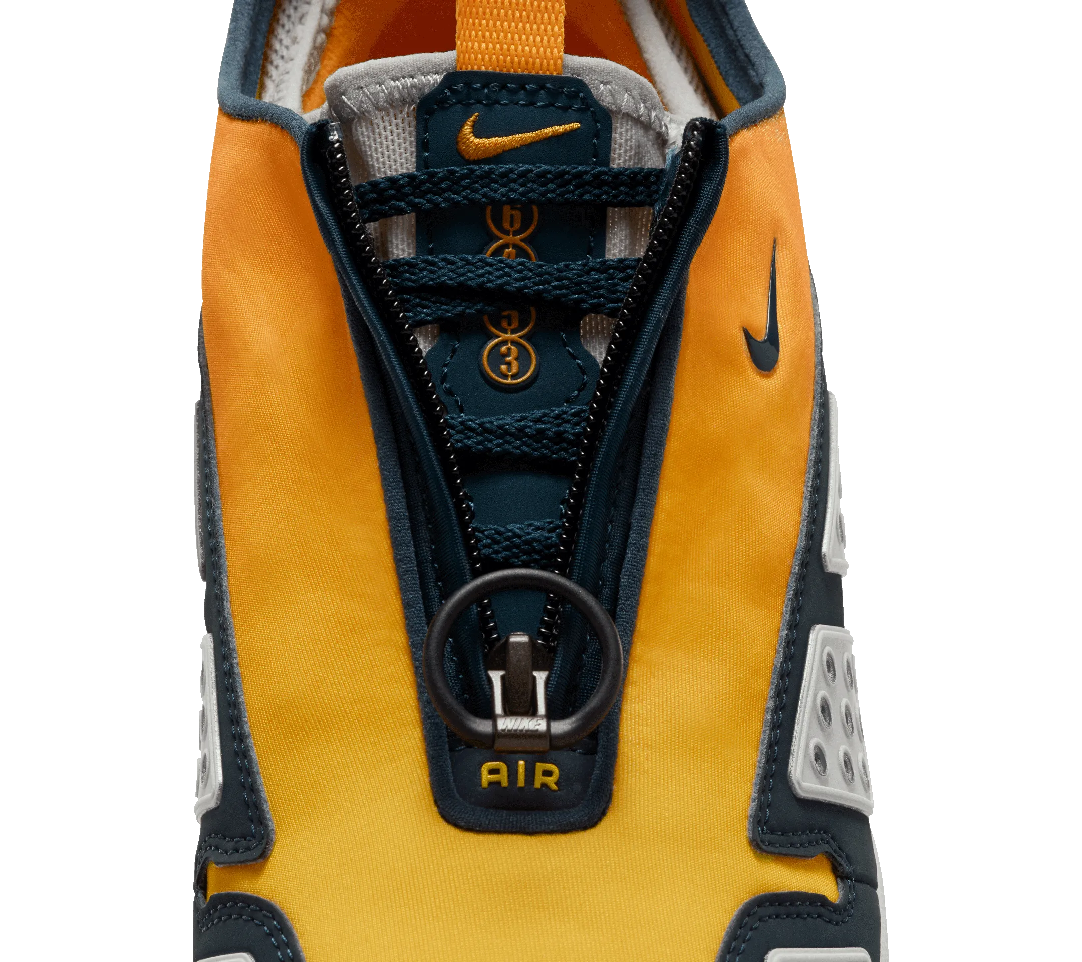 Fashion-Forward Look W Nike Air Max SNDR "Canyon Gold"