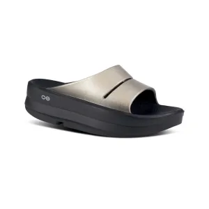 WOMEN'S OOMEGA OOAHH LUXE SLIDE - LATTE Path Free
