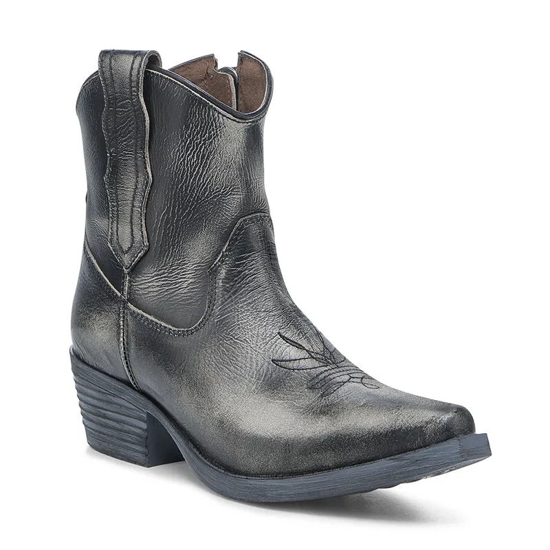 Women's Q7039 Embroidery J Toe Cowboy Boots Distressed Black Work Day Clean Form